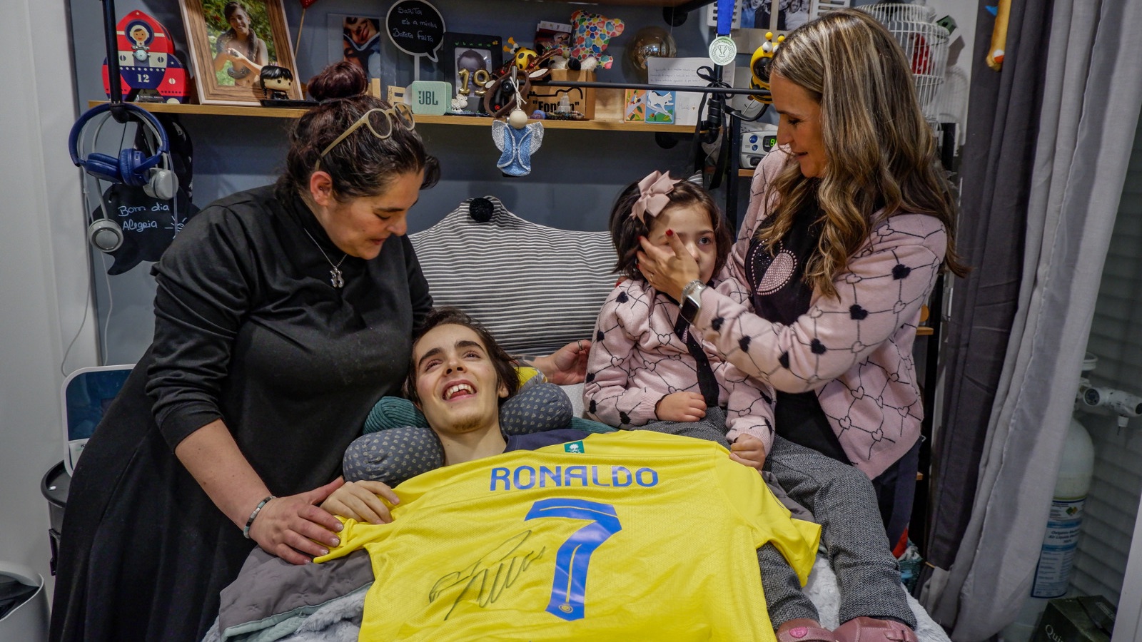 Afonso com a camisola de Cristiano Ronaldo @O Sorriso do Afonso