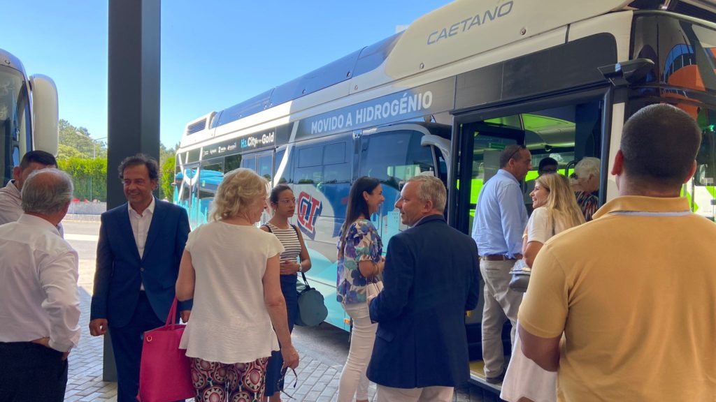 Autocarro movido a hidrogénio assegura carreiras regulares em Ourém @CM Ourém