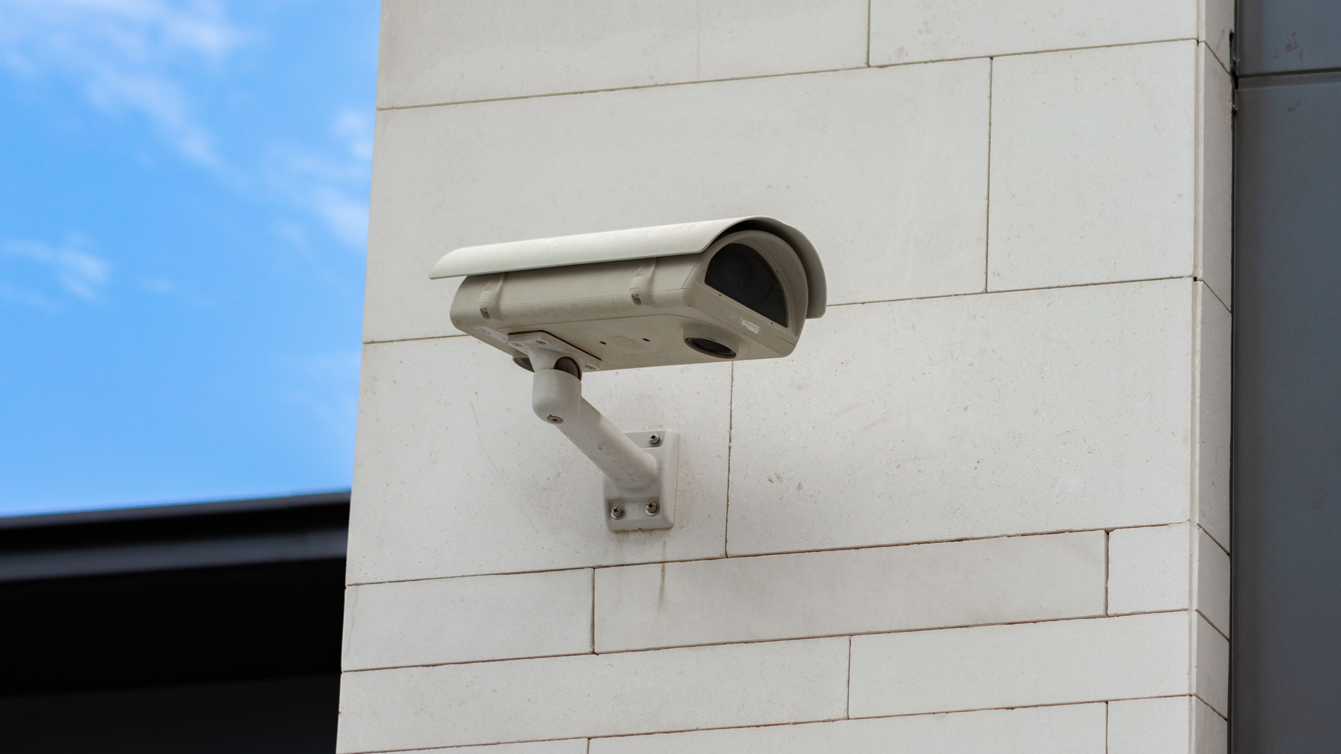 Câmara de vigilância @fabrikasimf freepik
