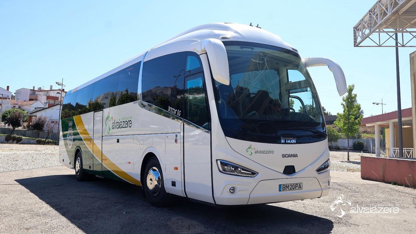 Um autocarro e uma carrinha de 9 lugares reforçam a frota automóvel municipal @CM Alvaiázere