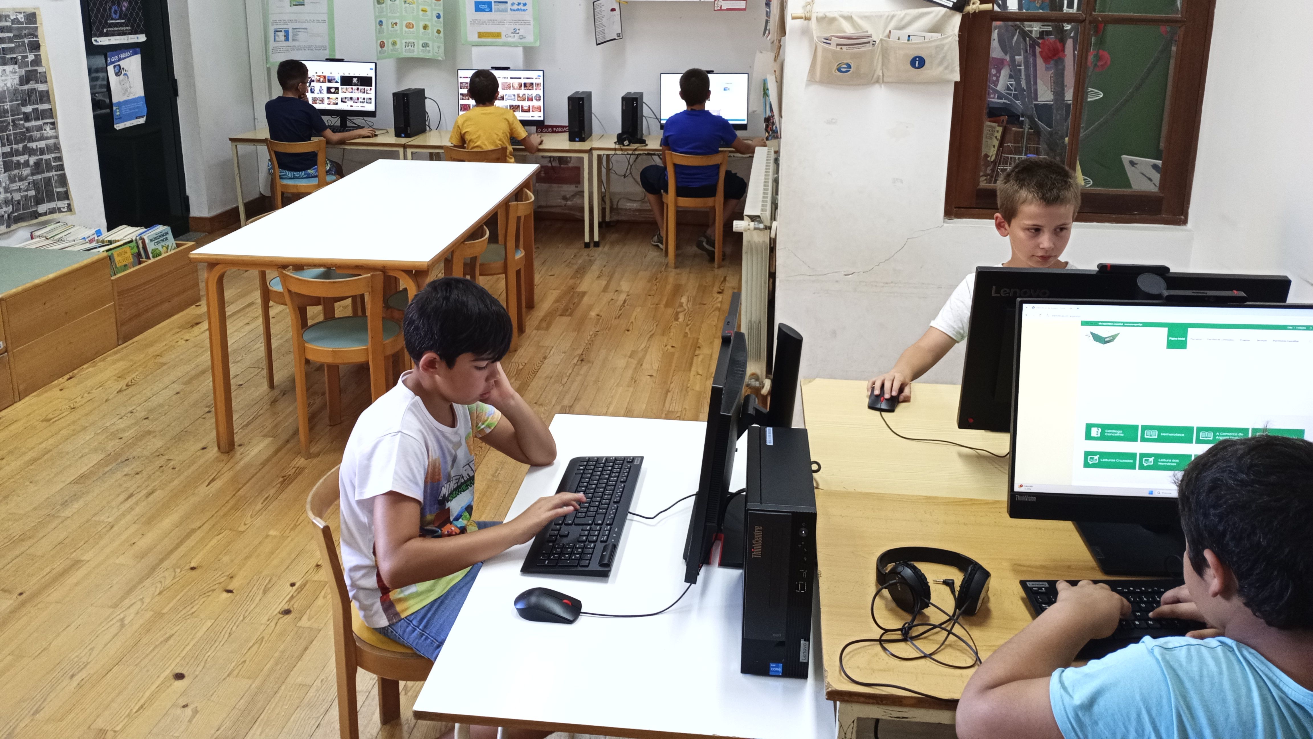 Computadores PRR Sala infantil  Biblioteca de Arganil ©CMA