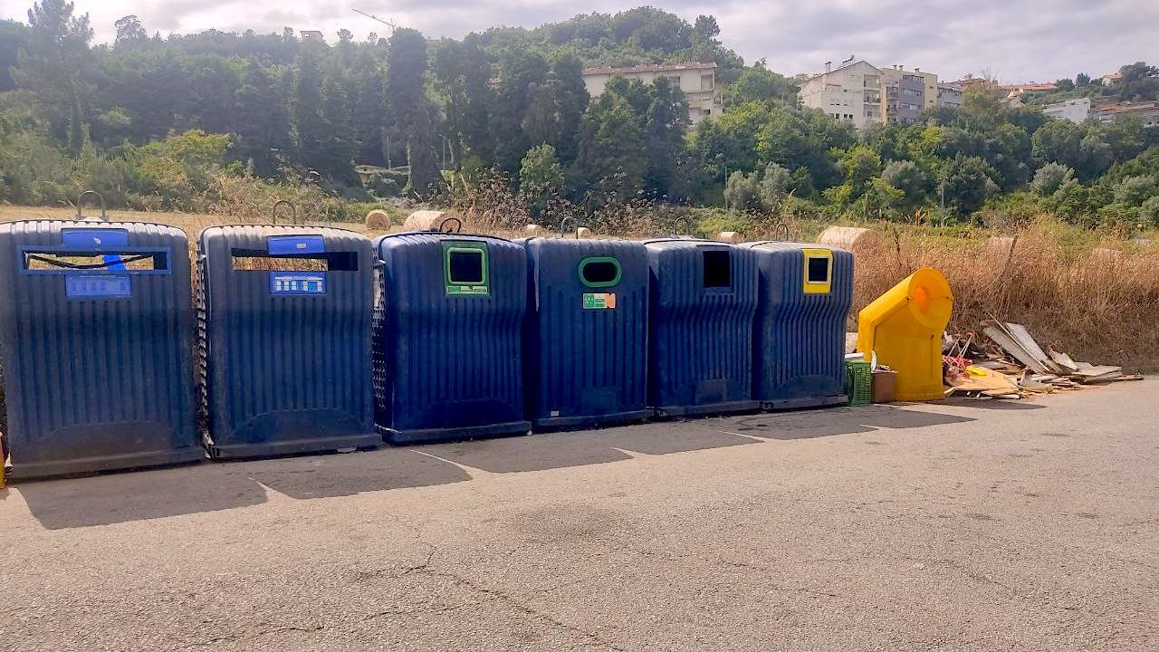 Contentores de Lixo Orgânico e Recicláveis © Central Press