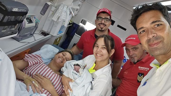 O bebé Bernardo veio ao mundo com o apoio dos Bombeiros Voluntários @BVFF