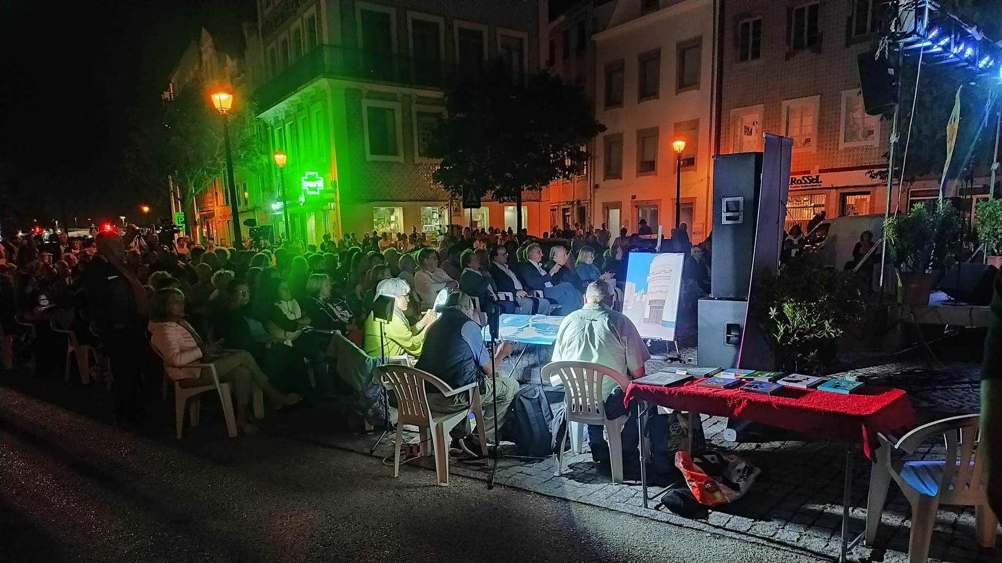 Na Praça Velha as Serenatas do Mondego juntaram fado e arte ao vivo @JL