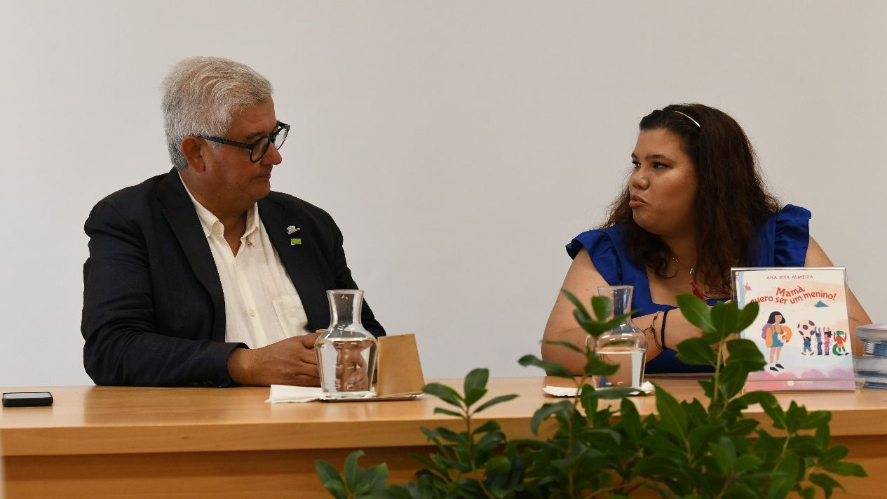 Presidente da Câmara, Armindo Jacinto com a autora, Ana Rita Almeida @CMIaN