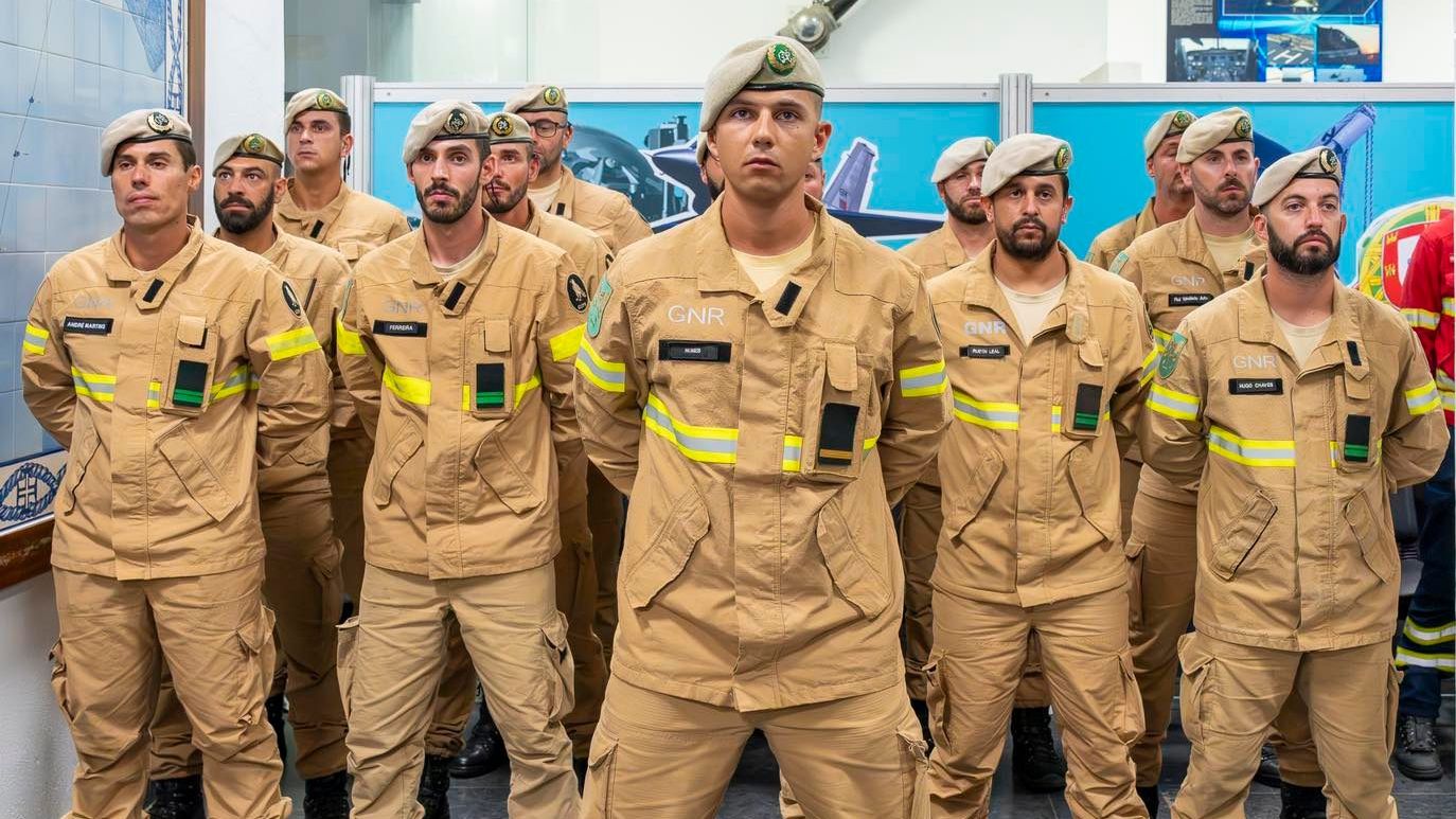 Militares da Unidade de Emergência de Proteção e Socorro estão a apoiar o combate aos fogos na Madeira @GNR