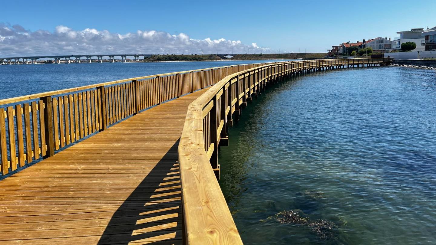 Passadiço sobre a Ria Praia da Barra ©CMI