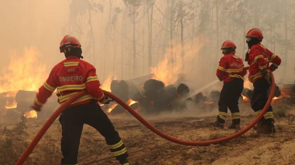 Bombeiros combatem incêndios @Liga dos Bombeiros Portugueses 
