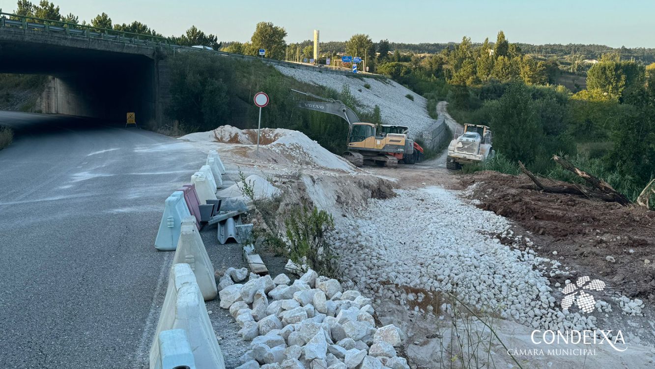 A empreitada deve-se às obras para reposição do talude da Autoestrada feitas há 2 anos por parte da Brisa @CMC