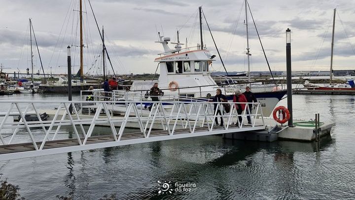 Devido a avaria na embarcação «Carlos Simão», temporariamente a travessia do Mondego faz-se no «Julius» @CMFF