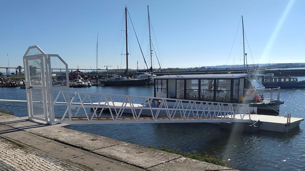 O barco que faz a travessia do Mondego tem a partir de hoje novos horários @Jorge Lemos