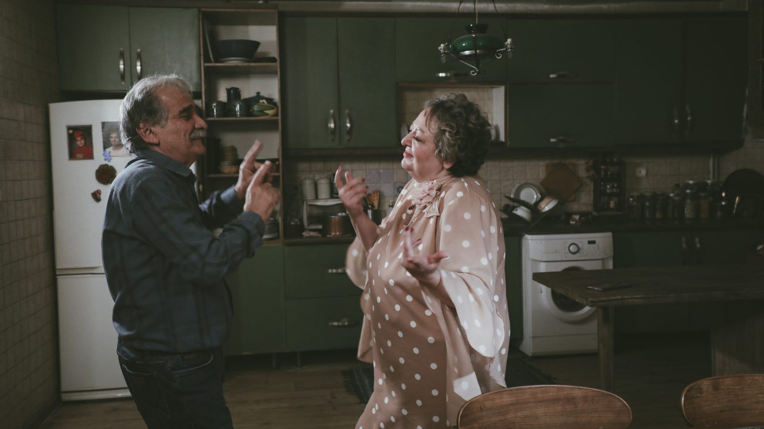 Cena do filme @Maryam Moghaddam e Behtash Sanaeeha