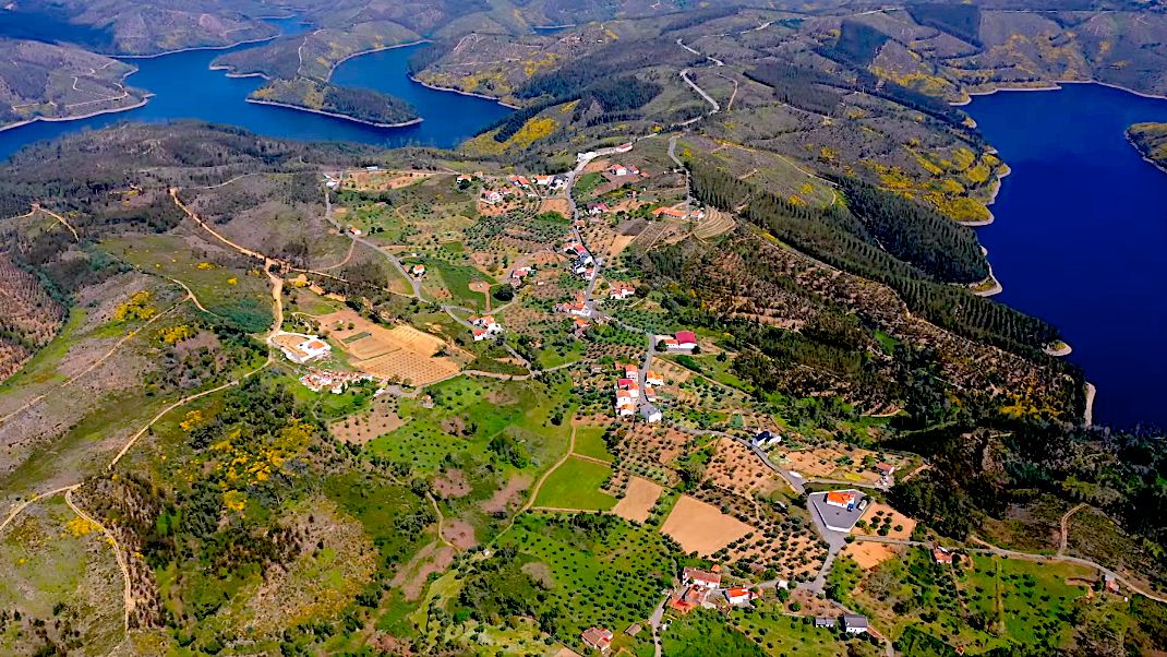 Padrões. - Portela do Fojo - Pampilhosa da Serra ©Central Press