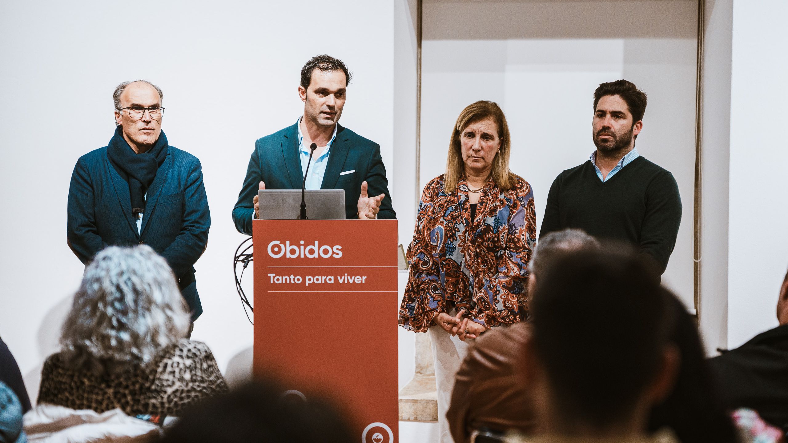 Presidente do Município, Filipe Daniel, ladeado pelos vereadores José Pereira, Margarida Reis e Telmo Félix @CMO