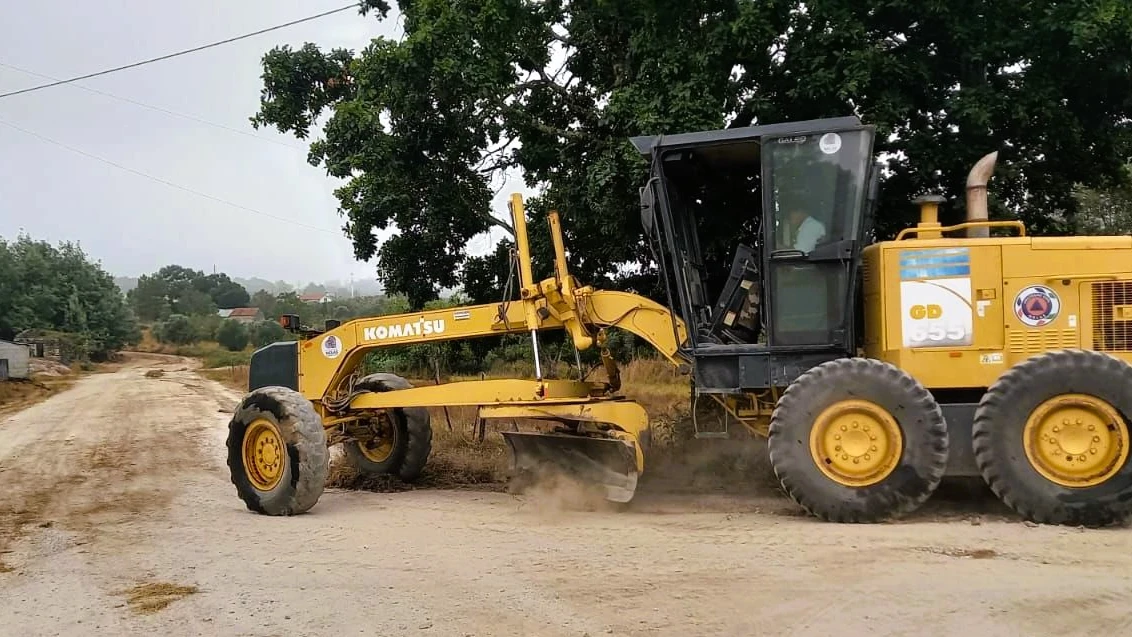 Maquinaria para beneficiação de caminhos agrícolas @CM Nelas 
