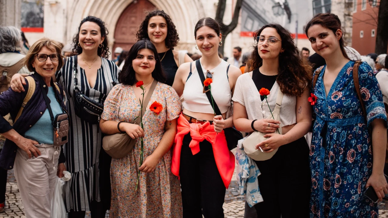 ©Movimento Democrático das Mulheres