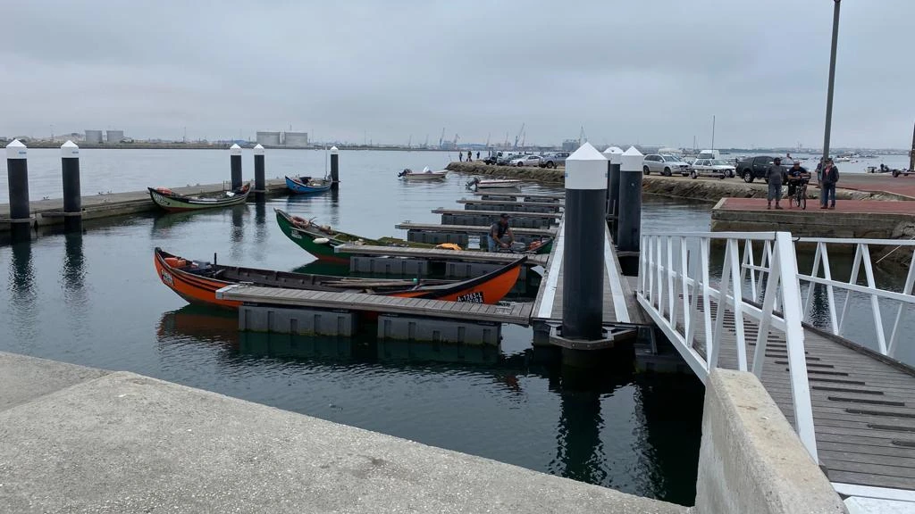 Hasta pública para amarração e armazéns no Cais dos Pescadores de São ...