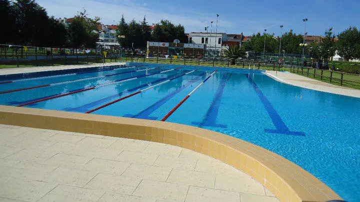 Piscinas Municipais ©CMT