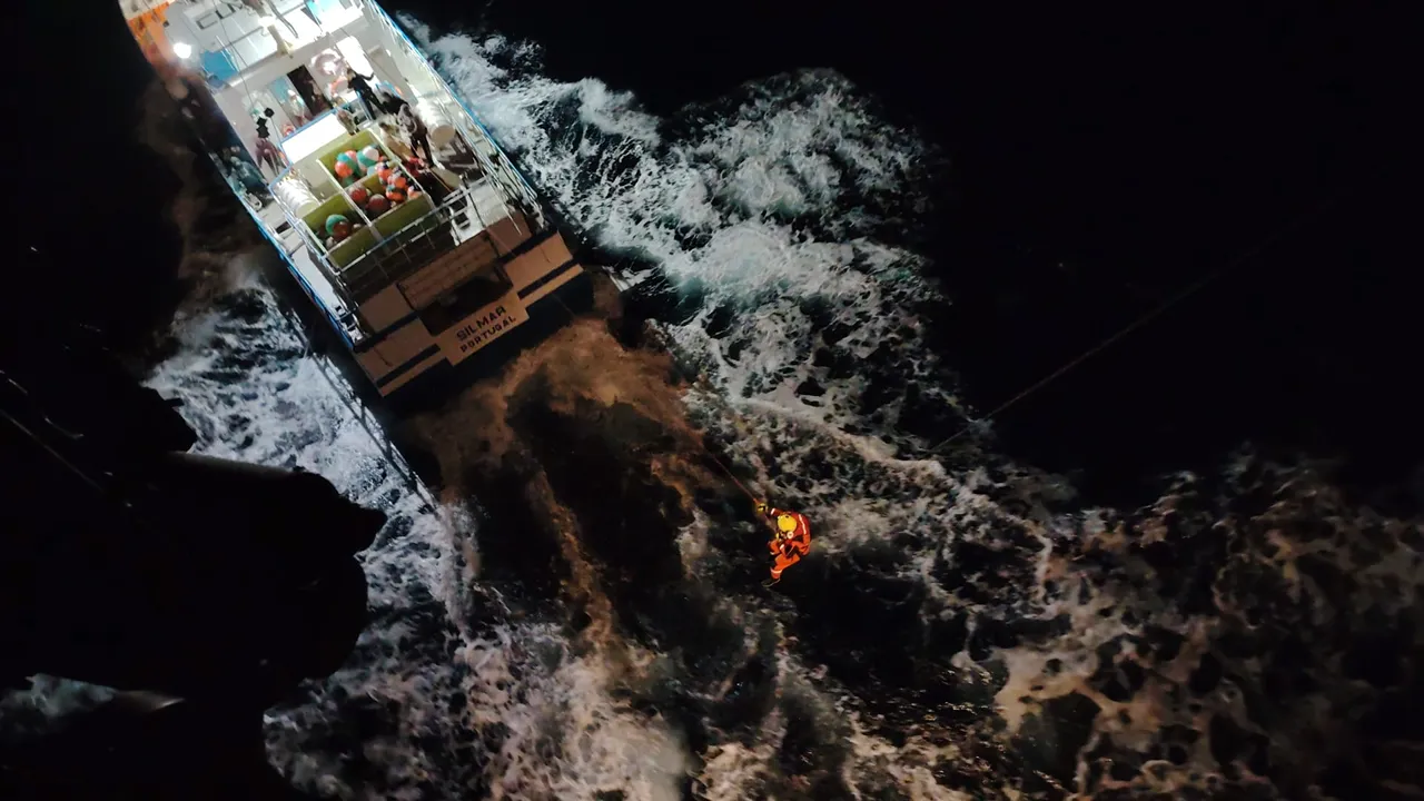 Resgate veleiro "TI’FARE" ©Força Aérea Portuguesa